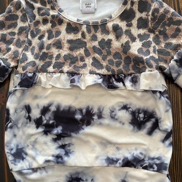 Leopard and Tie-Dye Ruffle sweatshirt. Girls size (XS) 12-18 months - Picture 3 of 7